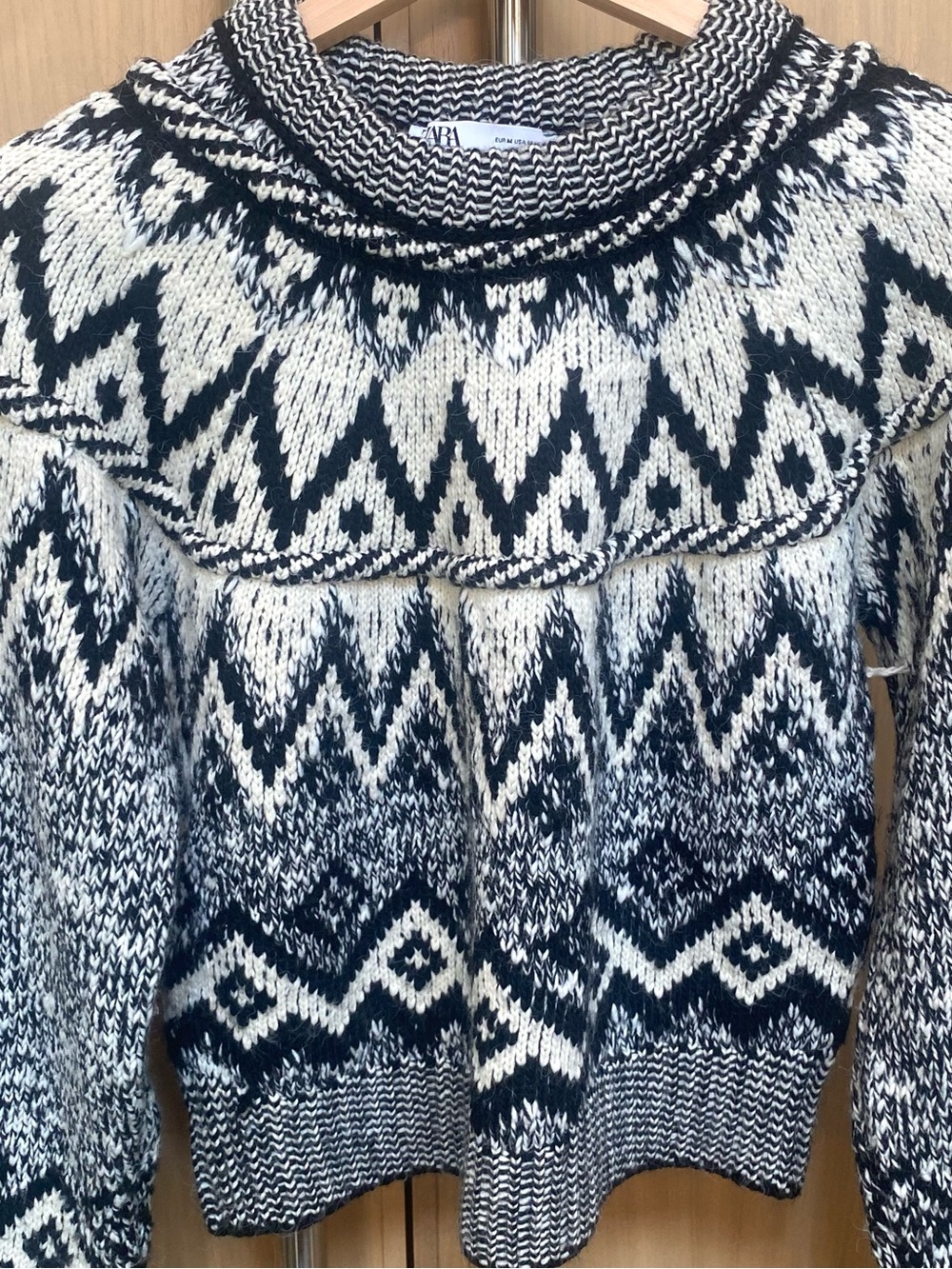 Zara Black & White Nordic Style Sweater Womens Medium